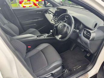 Toyota C-HR 2.0 Hybrid Design 5dr CVT