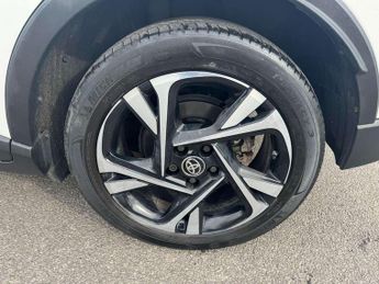 Toyota C-HR 2.0 Hybrid Design 5dr CVT