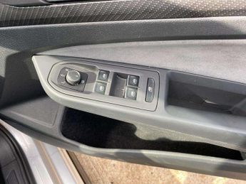 Volkswagen Golf 1.5 eTSI 150 R-Line 5dr DSG