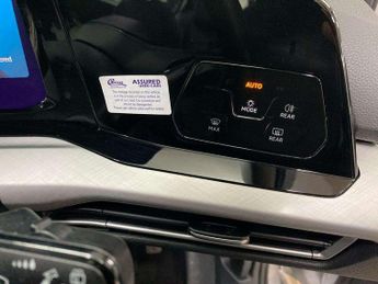 Volkswagen Golf 2.0 TDI Life 5dr DSG