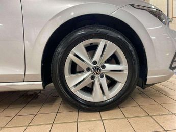 Volkswagen Golf 2.0 TDI Life 5dr DSG