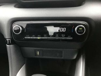 Toyota Yaris 1.5 Hybrid Icon 5dr CVT