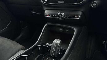 Volvo XC40 Recharge 1.5 T4 Recharge PHEV R DESIGN 5dr Auto