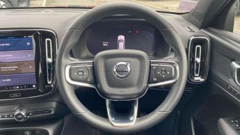 Volvo XC40 2.0 B3P Plus Dark 5dr Auto