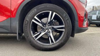 Volvo XC40 2.0 B3P Plus Dark 5dr Auto