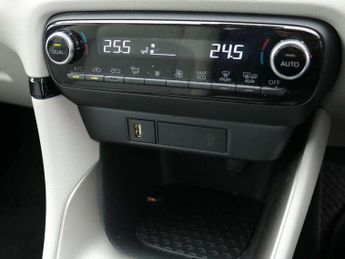 Toyota Yaris 1.5 Hybrid Excel 5dr CVT