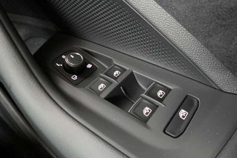 Volkswagen Passat Estate 1.5 eTSI R-Line 5dr DSG