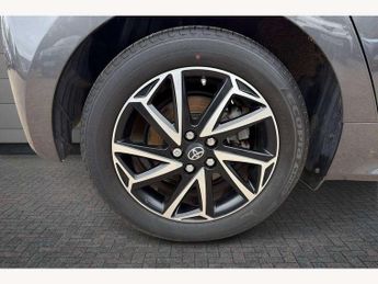Toyota Yaris 1.5 Hybrid Design 5dr CVT