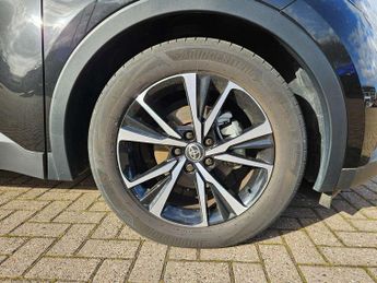 Toyota C-HR 1.8 Hybrid Design 5dr CVT