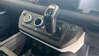 Land Rover Defender 3.0 D300 SE 110 5dr Auto