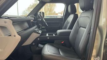 Land Rover Defender 3.0 D300 SE 110 5dr Auto