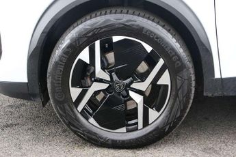 Peugeot 2008 1.2 Hybrid 136 GT 5dr e-DSC6