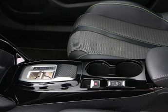 Peugeot 2008 1.2 Hybrid 136 GT 5dr e-DSC6
