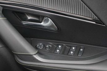Peugeot 2008 1.2 Hybrid 136 GT 5dr e-DSC6