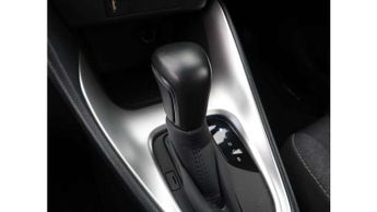 Toyota Yaris 1.5 Hybrid Design 5dr CVT