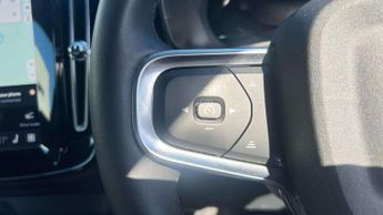 Volvo XC40 2.0 B3P Core 5dr Auto