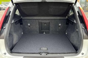 Volvo XC40 2.0 B4P Plus Dark 5dr Auto