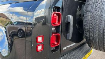 Land Rover Defender 3.0 D200 110 5dr Auto