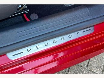 Peugeot 208 1.2 PureTech 100 Allure Premium + 5dr EAT8