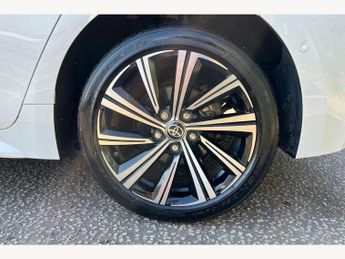 Toyota Corolla 1.8 VVT-i Hybrid Design 5dr CVT