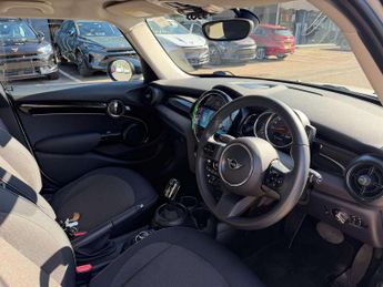 MINI Hatchback 5dr 1.5 Cooper Classic 5dr Auto