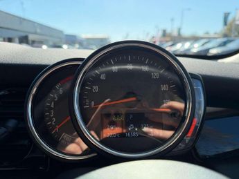 MINI Hatchback 5dr 1.5 Cooper Classic 5dr Auto