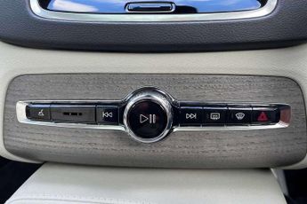 Volvo XC90 2.0 B5P [250] Plus Dark 5dr AWD Geartronic