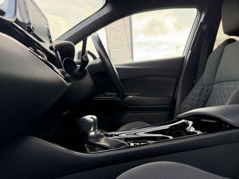 Toyota C-HR 2.0 Hybrid Design 5dr CVT