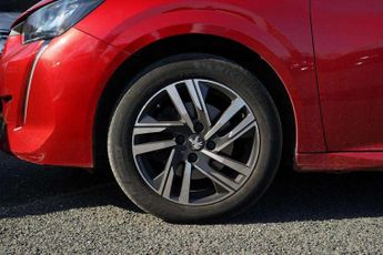 Peugeot 208 1.2 PureTech 100 Allure Premium + 5dr EAT8