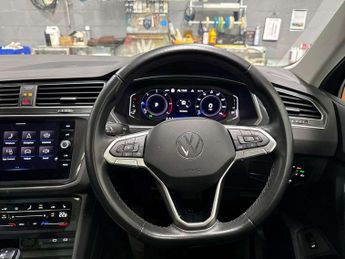 Volkswagen Tiguan 2.0 TDI Elegance 5dr DSG