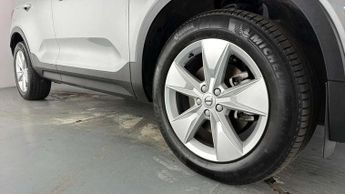 Volvo XC40 2.0 B3P Core 5dr Auto