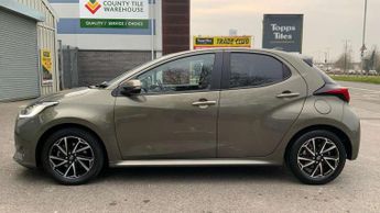 Toyota Yaris 1.5 Hybrid Design 5dr CVT