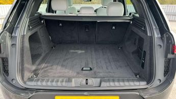 Land Rover Range Rover Sport 3.0 D300 SE 5dr Auto