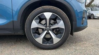 Volvo XC40 2.0 B4P Ultimate Dark 5dr Auto