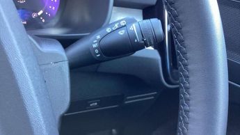 Volvo XC40 2.0 B3P Core 5dr Auto