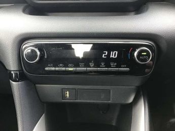 Toyota Yaris 1.5 Hybrid Design 5dr CVT