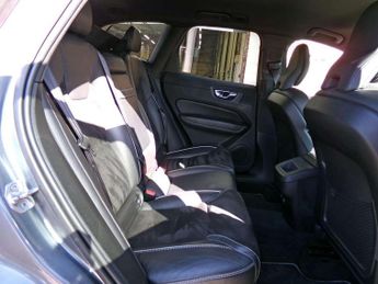 Volvo XC60 2.0 D4 R DESIGN 5dr AWD Geartronic