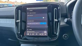 Volvo XC40 2.0 B3P Ultra Dark 5dr Auto