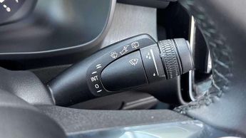 Volvo XC40 2.0 B3P Ultra Dark 5dr Auto