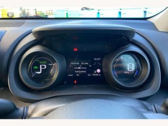 Toyota Yaris 1.5 Hybrid Design 5dr CVT