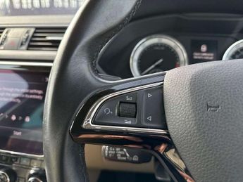 Skoda Superb Estate 2.0 TDI CR Laurin + Klement 5dr DSG [7 Speed]