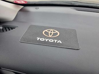 Toyota Yaris 1.5 Hybrid Design 5dr CVT