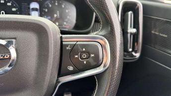 Volvo XC40 2.0 B4P R DESIGN Pro 5dr Auto