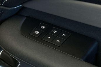 Land Rover Discovery 3.0 D300 R-Dynamic SE 5dr Auto