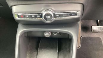 Volvo XC40 2.0 B3P Core 5dr Auto