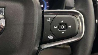 Volvo XC40 2.0 B3P Ultra Dark 5dr Auto