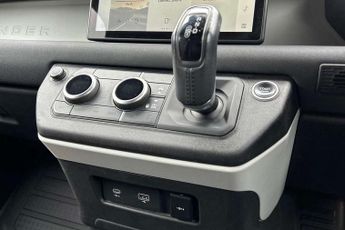 Land Rover Defender 3.0 D200 SE 90 3dr Auto [6 Seat]