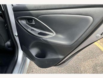 Toyota Yaris 1.5 Hybrid Design 5dr CVT