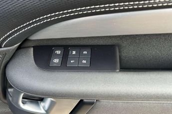Land Rover Discovery 3.0 D300 R-Dynamic SE 5dr Auto