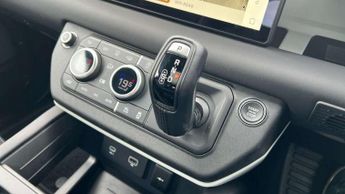 Land Rover Defender 3.0 D300 X-Dynamic SE 110 5dr Auto